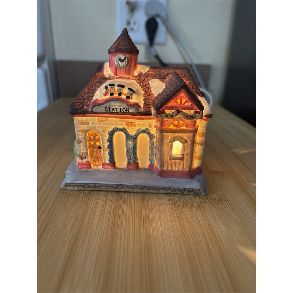 Dickens Collection Village Train Station. Vintage